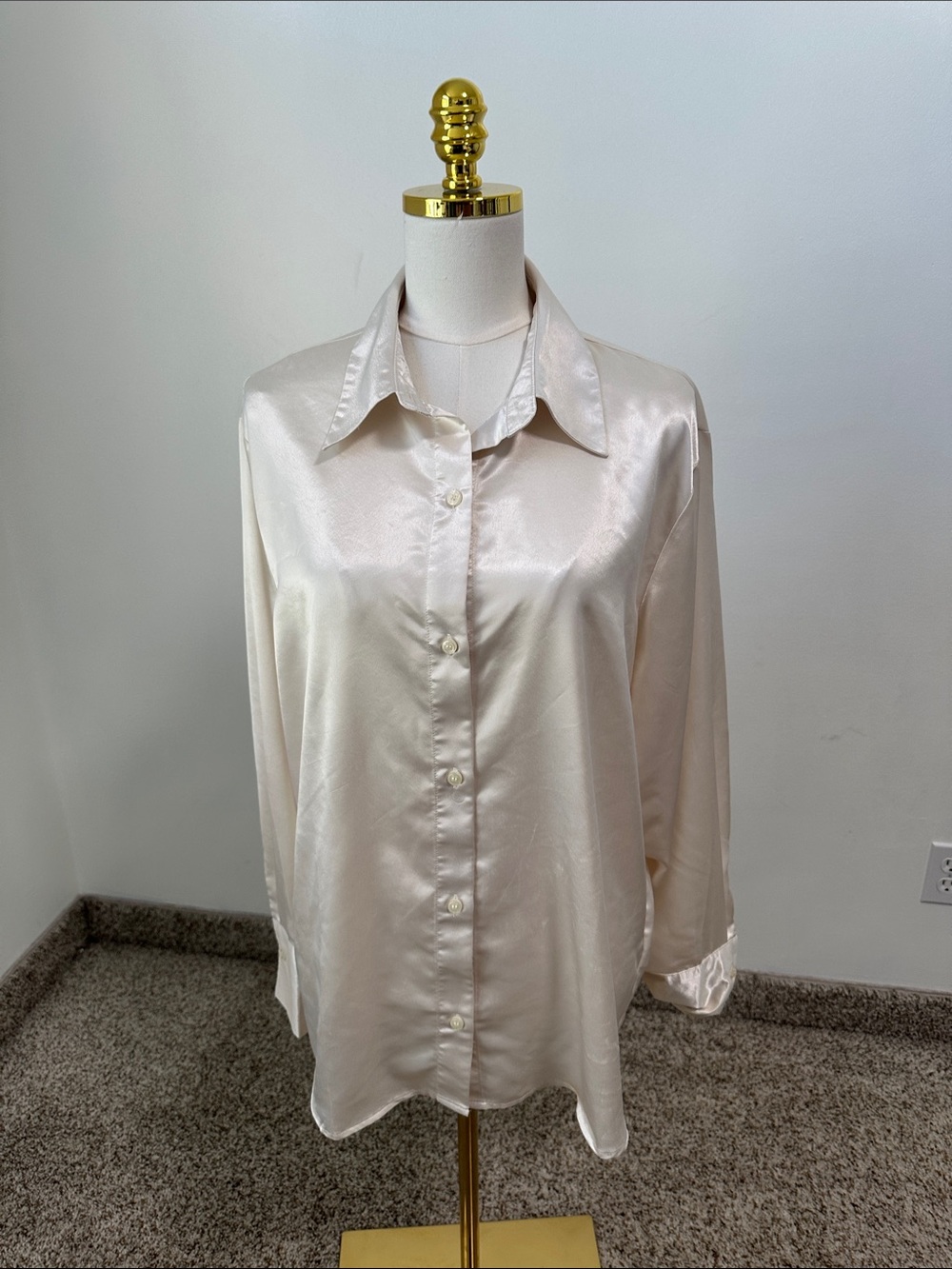 🟣 H&M Satin Button Up Blouse